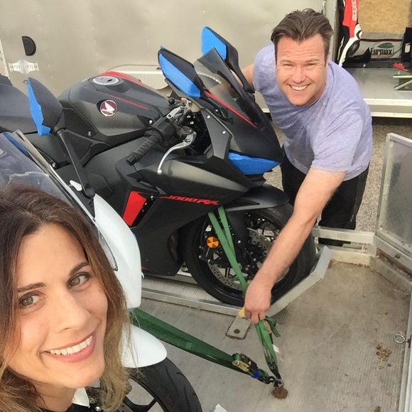 Meet your Poshers, Amy and Mike. - Picture 3 of 8